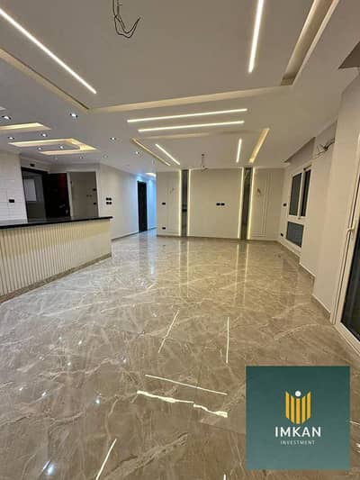 Apartment for sale next to the British University, finished with air conditioning and kitchen, with a garage space in installments over 7 years in the ALJAR compound in Al-Shorouk City