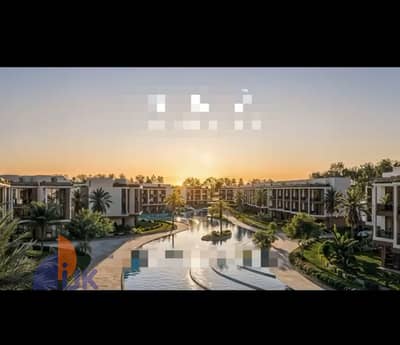 Villa for sale in a prestigious compound in Obour City, with a very prime location between the 4th and 5th districts. A very desirable residential loc