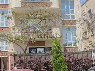شقة 220م للبيع في البنفسج – منطقة الفيلات – 3 Master Bedrooms – مدخل خاص – فيو جاردن