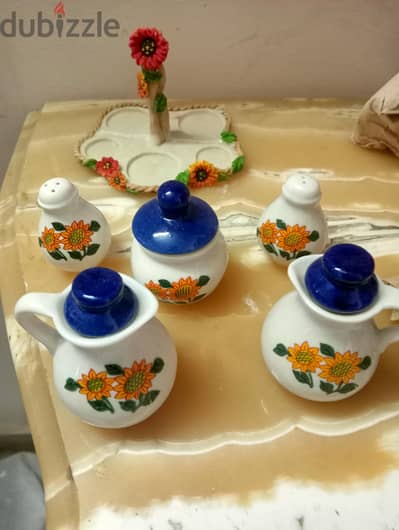 تشكيله من الفازات والمقتنيات اى صورة  ب 200 جنيه. 01155228757