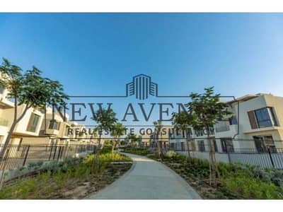 2 bedrooms and can be 3 bedrooms for sale in phase  azailya sodic east In a good location with club membership