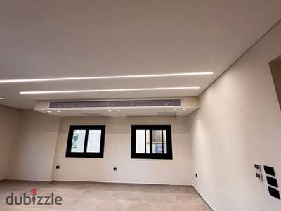 Apartment for sale, ultra super deluxe finishing, with air conditioning and a kitchen, in a distinguished location next to City Center Almaza.