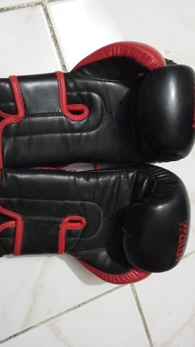 قفازات ملاكمه لسن 8سنوات 300 جنيه