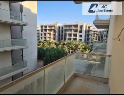 Ready-to-move-in apartment for immediate resale, 171 square meters, fully finished, in Address East, minutes from the American University,