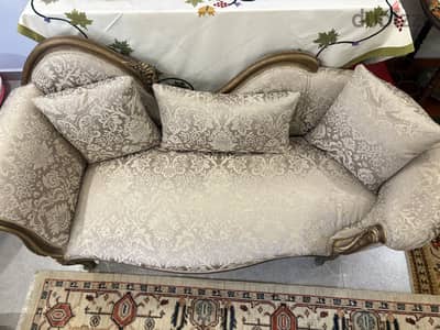 Shezlong with 3 cushions شزلونج و٣ شلت