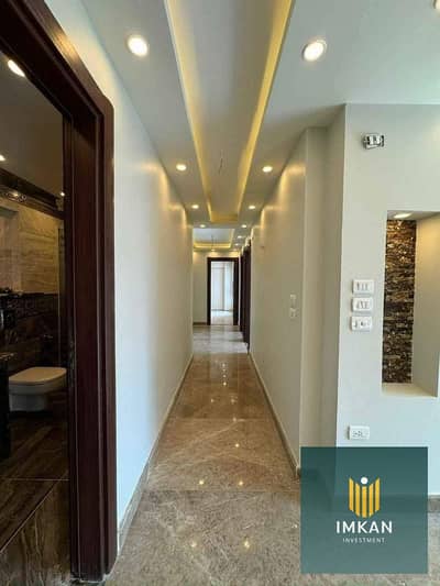 Apartment for sale next to the British University, finished with air conditioning and kitchen, and a garage space in installments over 7 years in ALJAR compound in Al-Shorouk City