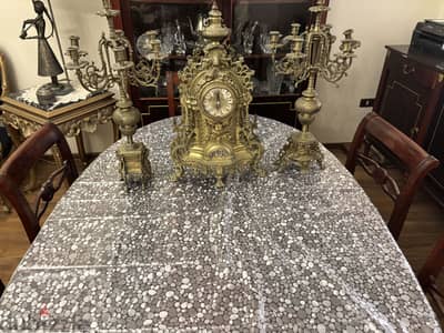 طقم ٢ شمعدان و ساعه