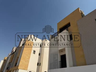 دوبلكس علوي استلام فوري للبيع  متشطب بالكامل شامل التكييفات والمطبخ - Zed East Compound