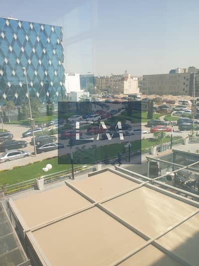 مقر إداري للإيجار في تريفيوم كومبليكس على التسعين الشمالي مباشرة
