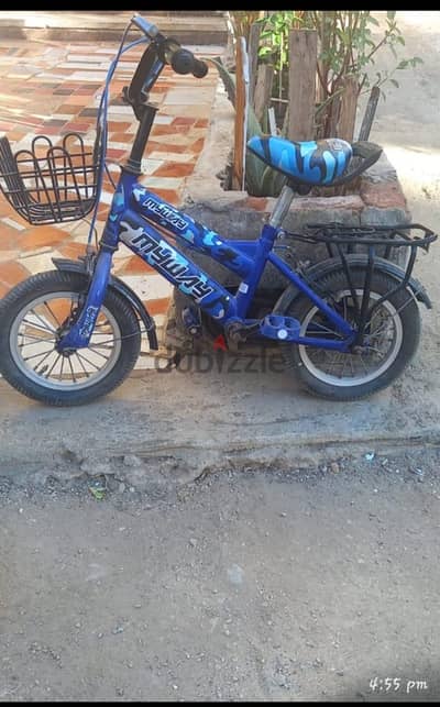عجلة اطفال مقاس ١٢ بحاله ممتازه كما بالصوره