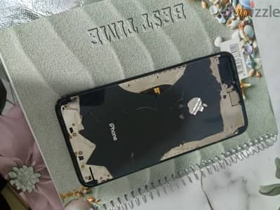 ايفون ٨ بلس