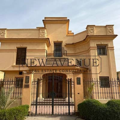 فيلا مستقلة مستلمة تطل على اللاندسكيب ومساحات خضراء في Tiba Heights طيبة هايتس التجمع الخامس طوب احمر بإطلالة مفتوحة