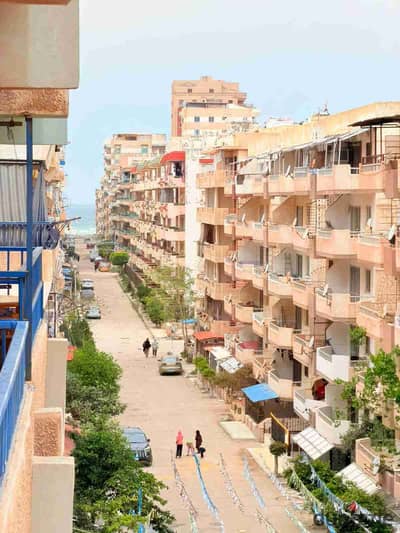 شقه للبيع في اسكندريه شاطئ النخيل بجوار فندق الدفاع الجوى خطوات للبحر والأسواق مسجلة كاملة المرافق