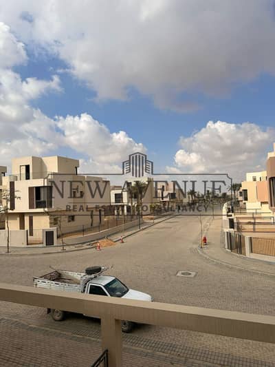 تاون هاوس ميدل للبيع في سوديك ايست Sodic east استلام فوري مساحة واسعة موقع مميز مباشرةً علي مساحات خضراء تشطيب طوب احمر تاون هاوس ميدل للبيع في سوديك ايست Sodic east استلام فوري مساحة واسعة موقع مميز مباشرةً علي مساحات خضراء تشطيب طوب احمر