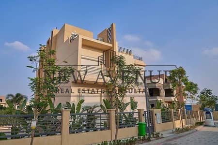 فاميلي هاوس مع مساحه كبيره استلام فوري بسعر مميز في بالم هيلز التجمع الخامس Palm Hills New Cairo موقع مميز يطل علي البحيره بدون تشطيب