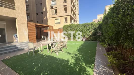Ground Apart 205m for Sale with Garden and High Finishing in The Square