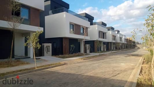 For Sale Twin House ready to move with a panoramic view overlooking the landscape, lake, and club. For Sale Twin House ready to move with a panoramic view overlooking the landscape, lake, and club.