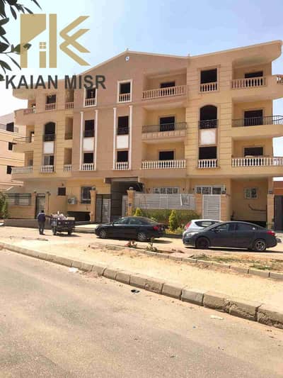 شقة لقطة ٢٠٠ م بفيو امامي علي جاردن بجانب الرابط الاوسط وطريق السويس بمدينة الشروق