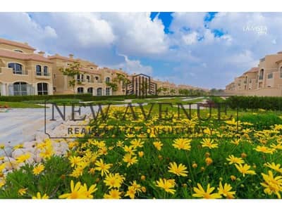 فيلا للبيع في لا فيستا سيتي بموقع مميز جدًا، متشطبة بالكامل وجاهزة للسكن، بمساحة مبنية 303 متر ومساحة أرض 364 متر