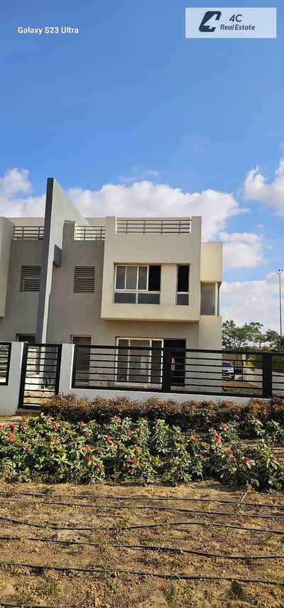 Twin house for sale 279 sqm + 325 sqm land lowest price in the market landscape view in Hyde Park