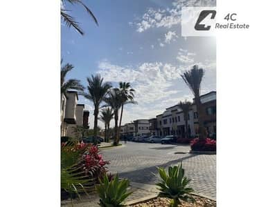 تاون هاوس-225م- ميدل-فوري- open view landscape -prime location -تشطيب ألترا سوبر لوكس تصميم مميز-بمقدم و اقساط بدون فوايد 5th settlement- new cairo