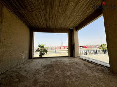 محل للإيجار – VGK بالم هيلز (واجهة رئيسية)  أمام بوابة النادي الأهلي مباشرة