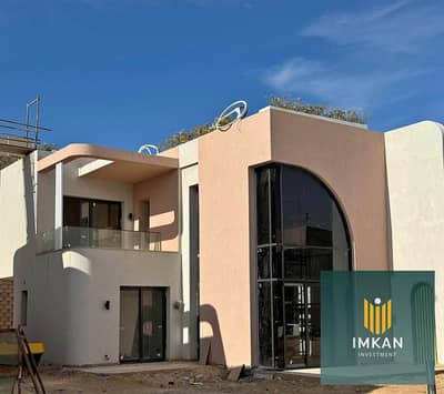 تاون هاوس Town house للبيع متشطب بالتكييفات لاجونز من كل جوانب التاون وباطلاله على البحر في اوجامي لشركة سويك Sodic في راس الحكمه بالتقسيط على 8 سنين