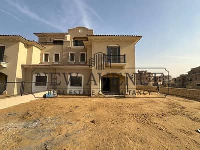 توين هاوس جاهز للسكن بحري بموقع مميز في سيتي جيت