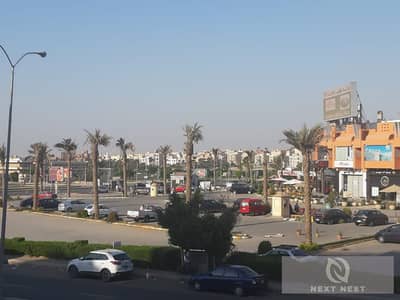 شقة مميزة جداً بمساحة 330 متر مربع للبيع في مدينة السادس من أكتوبر - الحي الأولى، مباشرة على فاميلي مول