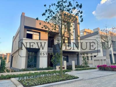 Modern Townhouse in Saada Phase 2. Delivery in 1.5 years, 5% down payment, and 7-year installment plan. Located in a prime New Cairo area