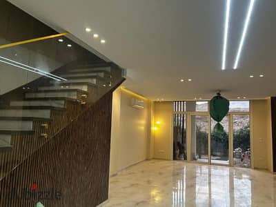 Town house for Rent in Mountain View i city Compound , New Cairo -  Super deluxe finishing