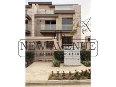 توين هاوس كورنر مودرن 285م على أرض 303م في لا فيستا سيتي بارسل 6 La Vista City ، نصف تشطيب، استلام فوري