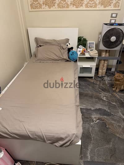 سرير ٩٠*٢٠٠ مع مرتبه و ملل من ikea كلهم
