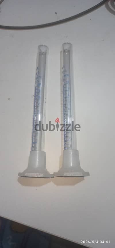 2 مخبار مدرج زجاجي (Graduated Cylinder) سعة 10 ملل - حالة ممتازة
