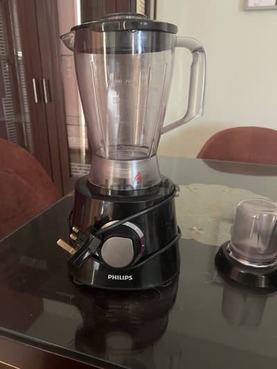 Kitchen machine / خلاط + محضر طعام Philips أصلي – حالة ممتازة