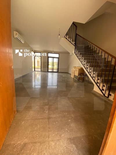Townhouse for Rent ,Fully Finished ,Kitchen Appliences & AC's,Wardrobes 210 sqm in O West.