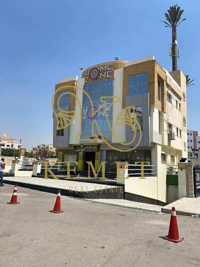 مبني تجاري  844 م فرصة عظمي استلام فوري متشطب لوكس ارضي ودورين يصلح كمقر براند مطعم او مفر شركات المبني قريب من 90 الجنوبي التجمع الخامس