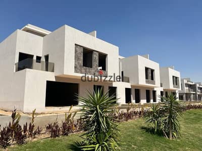 تاون  هاوس استلام  فورى  للبيع  برايم  فييو على لاندسكيب  والنادي  لوكيشين مميز  بجوار المتحف المصري الكبير