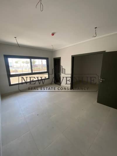 عيادة بترخيص طبي للايجار  بإطلالة مميزة وقريب من كل الخدمات في midtown new giza