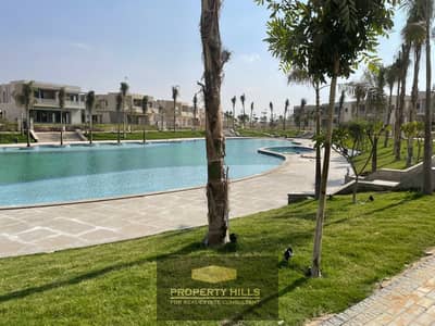 For sale twin house at a snapshot price with a panoramic view and a view of the pyramids 300 meters for quick sale next to Mountain View and New Giza and City View and minutes from the Egyptian Museum