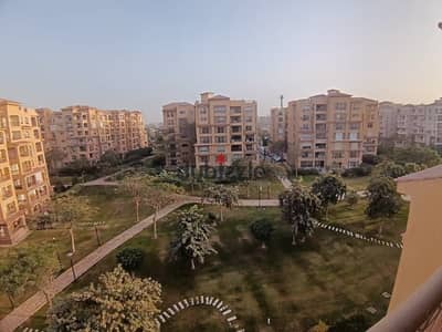 Very special price for a quick sale: 175 sq m apartment on the sixth floor, City, near the club
