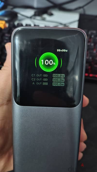 باور بانك UGREEN 25000 ميلي امبير 200وات كسر زيرو