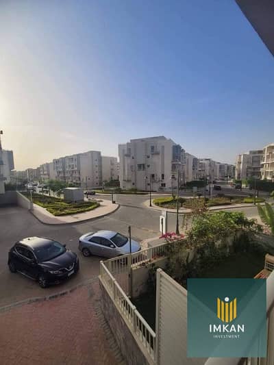 Apartment for sale in Jade Compound, with a 10-year installment plan. Ready for viewing, located opposite the Eastern Market in Al Rehab, with a view