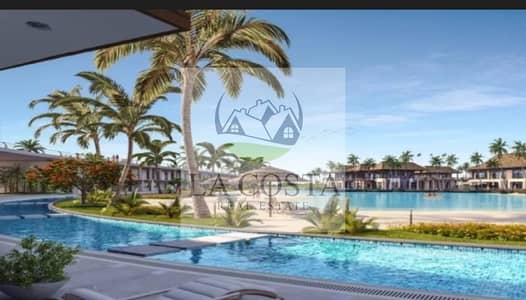 فرصة استثمارية مميزة في العين السخنة   ريسيل شاليه للبيع في The Groove Ain Sokhna  بموقع مميز وفيو بحر مباشر   المساحة: 120م  أرضي بجاردن