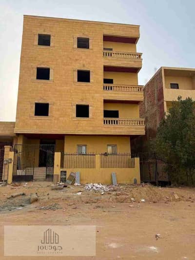 Opportunity in the second neighborhood, an apartment for sale adjacent to the first. Prominent location close to services, 115m, 3 rooms, 2 bathrooms, kitchen, and reception. First balcony, red brick. Suitable for housing or investment at an attractive price.
