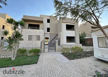 تاون هاوس للبيع في كمبوند  the crown palm hills في قلب الشيخ زايد