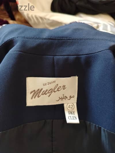 تايير نسائي كحلي شيك جداً ماركة Mugler أصلية - مقاس 42