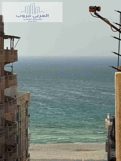 شقه  بالروف  في الإسكندرية شاطئ النخيل رابع عماره من البحر مباشر تشطيب التـــــــــــرا لوكس