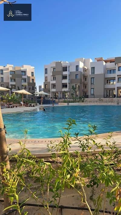 شالية متشطب بالكامل للبيع صف اول على البحر فى قلب راس الحكمة الساحل الشمالى