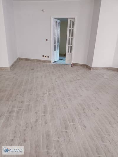 Unfurnished duplex with garden, super deluxe finishing, for rent in Al Nakheel Compound, First Settlement.